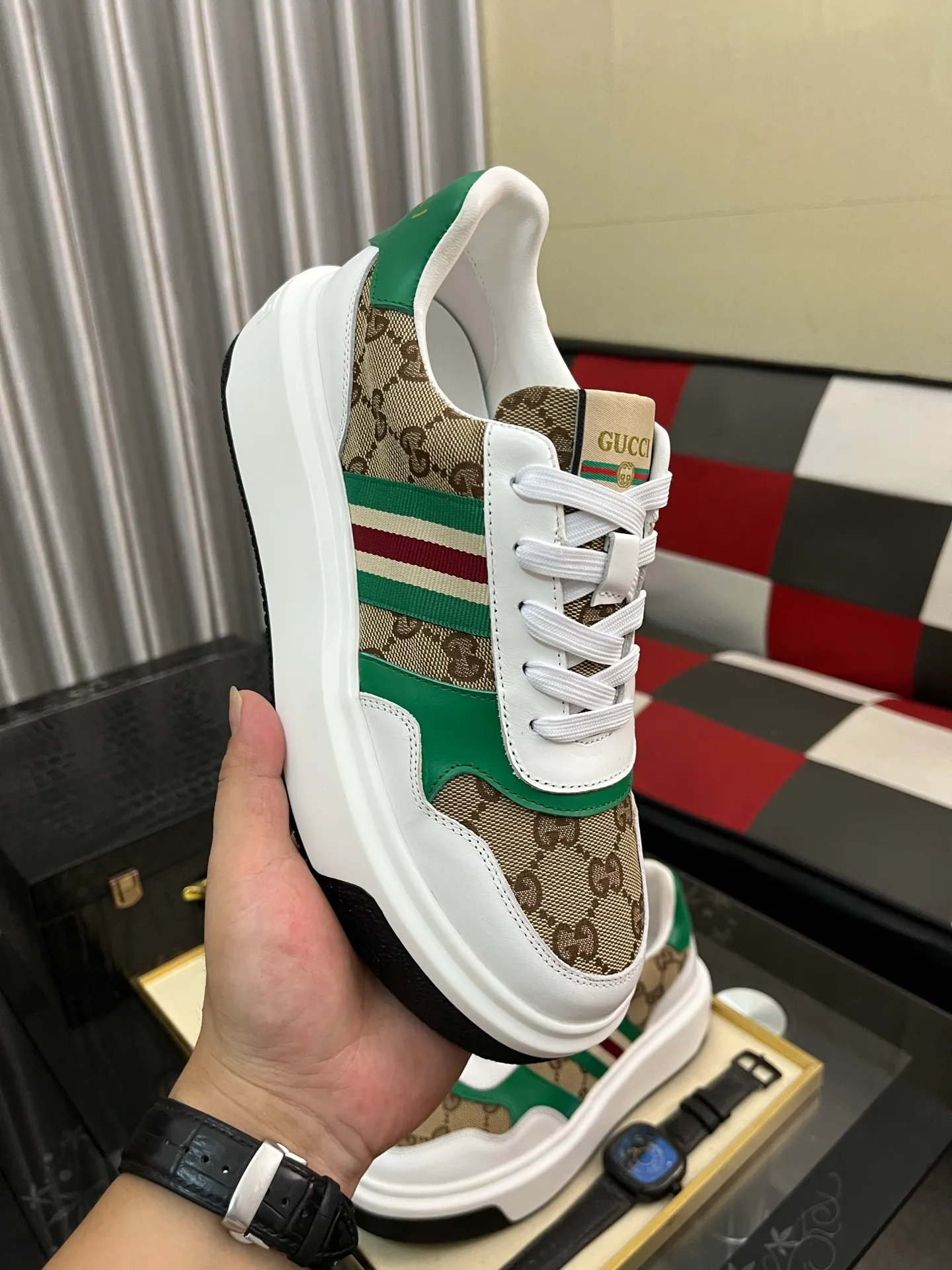 Men's Men's Shoes 💰458⌚️⌚️ [Gucci·Gucci] Original quality. ~ Unique modern style sneakers. 🏃A must-have casual shoe for trendy men😍😍 Original brand imported from Italy, imported original leather, sheep lining (refuses to discolor and grind feet) Sole: Original sole provided by the original factory, French lazy style design ⚠️Fit to the feet, original quality, super comfortable original sole. Just like shooting the real thing 🎬The real thing is better Code number: 38-443️⃣Colors available
